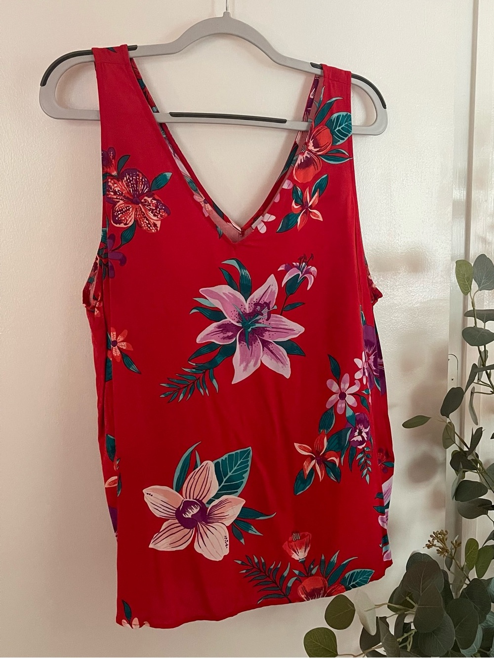 Old Navy Red Floral V-Neck Camisole